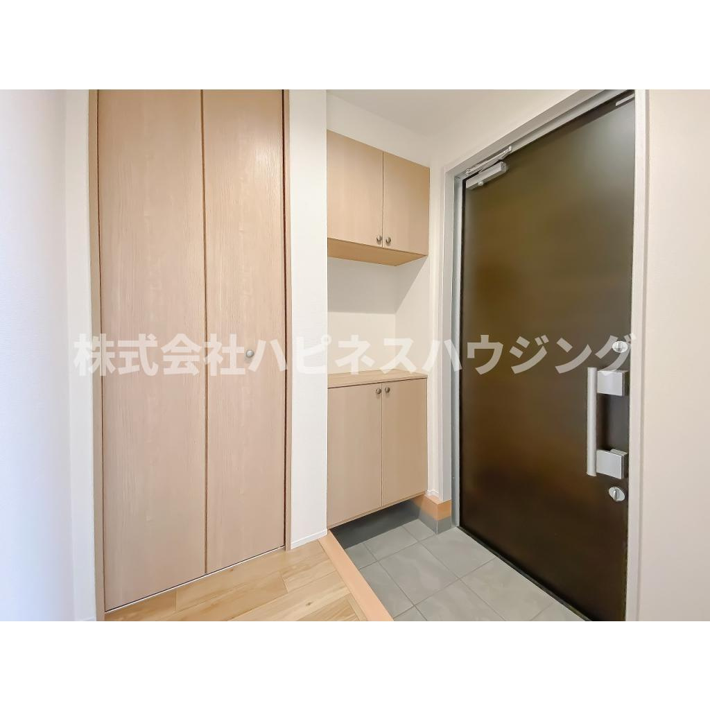 青葉台戸建貸家の玄関|ゆったりとした玄関です