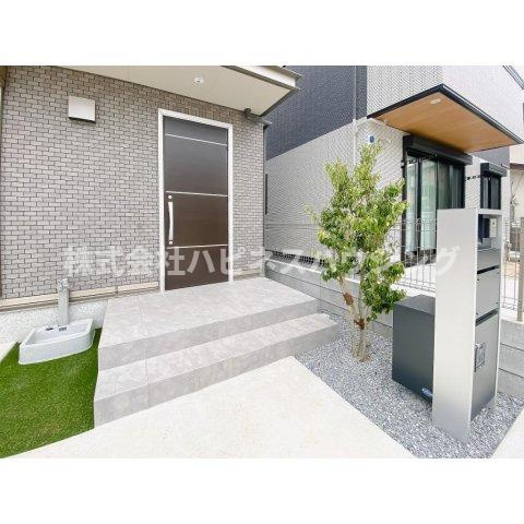 青葉台戸建貸家のエントランス|落ち着いたエントランスです