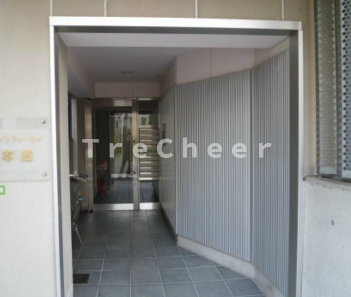 メインフィールド本郷のエントランス