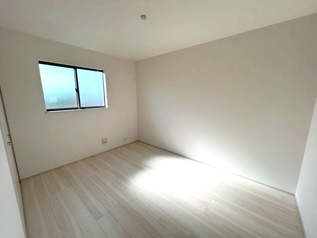 三木市岩宮　全４-G棟の洋室