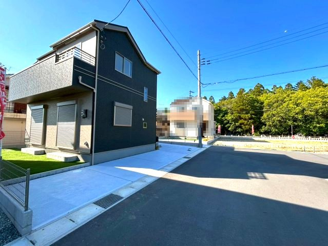 三木市岩宮　全４-G棟の前面道路含む現地写真
