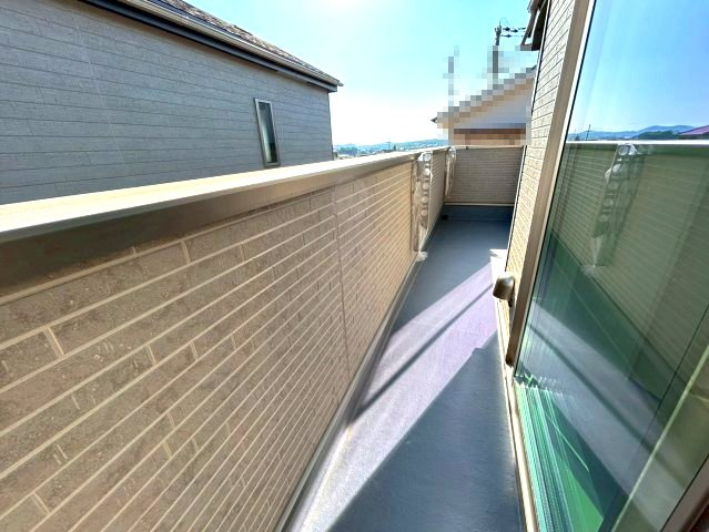三木市岩宮　全４-G棟のバルコニー