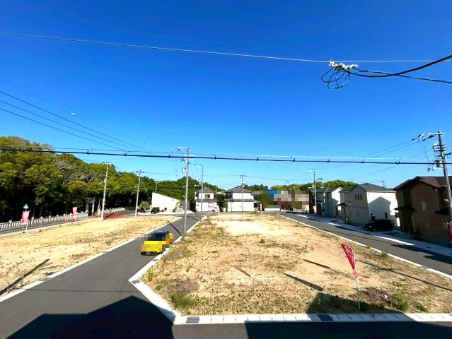 三木市岩宮　全４-G棟の前面道路含む現地写真