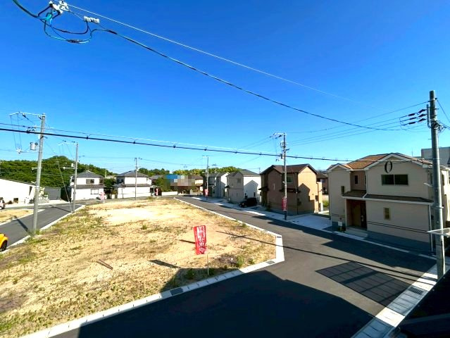 三木市岩宮　全４-G棟の前面道路含む現地写真
