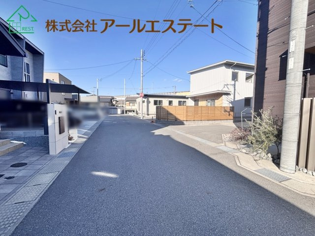 姫路市広畑区西蒲田　　中古戸建の前面道路含む現地写真