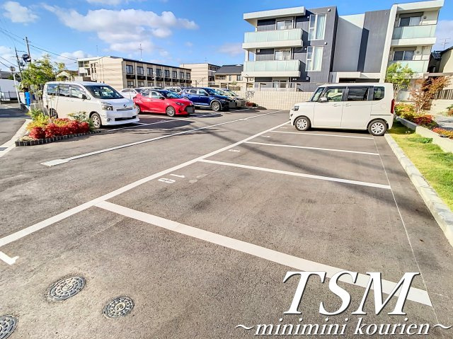 ビブレ　アンサンブルの駐車場