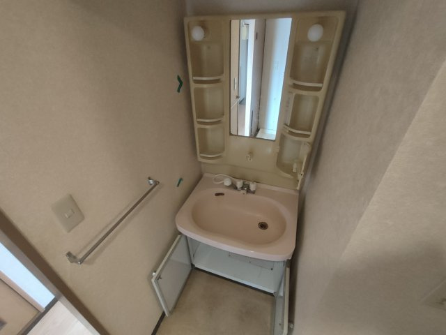 【独立洗面台】 | グランパレスイマージュ | 朝の支度にも助かる、独立の洗髪洗面化粧台