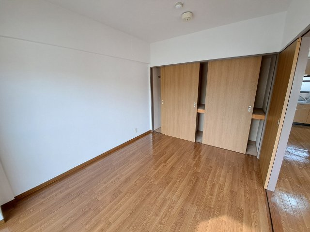 グローリー甲子園の居間・リビング