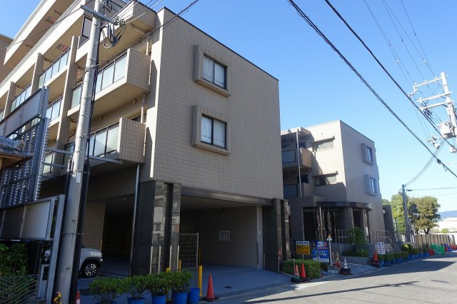 グローリー甲子園の外観