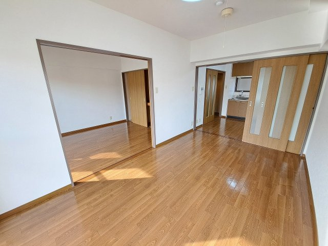 グローリー甲子園の居間・リビング