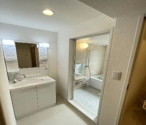 【独立洗面台】 | 本町マンション | ご家族の1日が始まり、1日の終わりを締めくくる洗面空間。