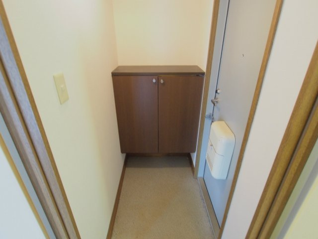 メゾン萩原A棟の玄関