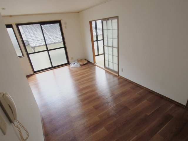メゾン萩原A棟の居間・リビング