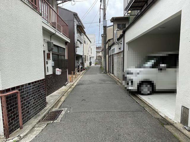 紫野上柏野町 中古戸建の前面道路含む現地写真