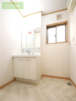 【独立洗面台】 | 平日・土日も見学できます　再生住宅　4SLDK　実籾 | 現地