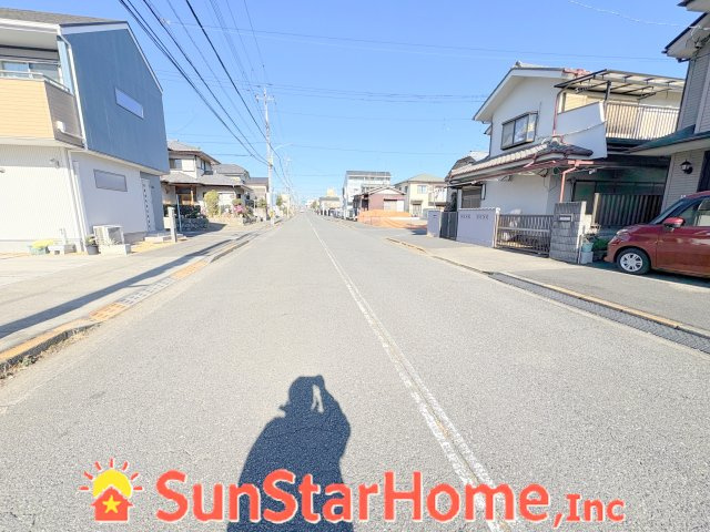 【サンスターホーム】青梅市新町5丁目　建築条件無し売地の前面道路含む現地写真