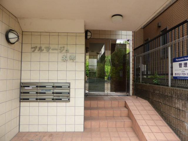 プルマージュ本郷のエントランス