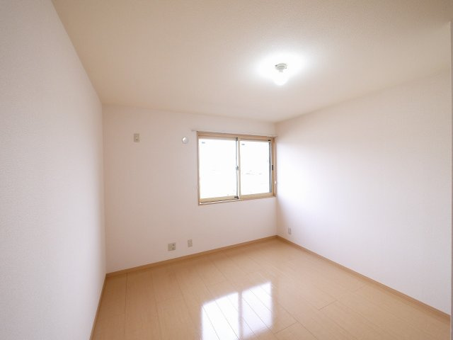 グランシャリオの寝室|明るい洋室です。