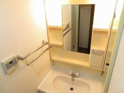 【洗面所】 | リリエンベルグ壱番館 | 広い洗面スペース