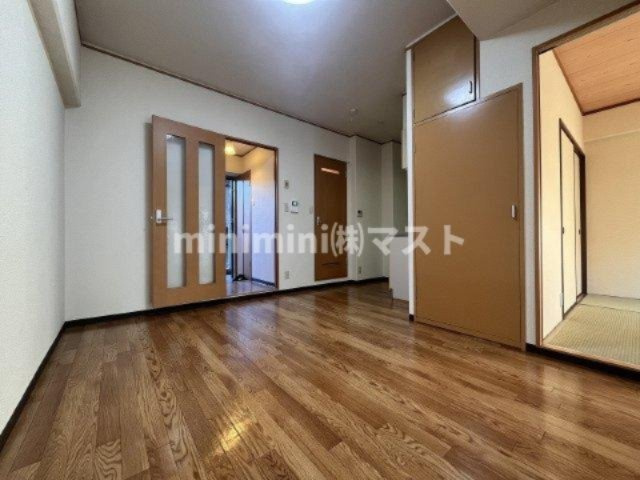 第10柴田ビルの居間・リビング|他号室参考写真です