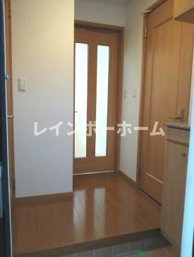 コンビビアリテの玄関