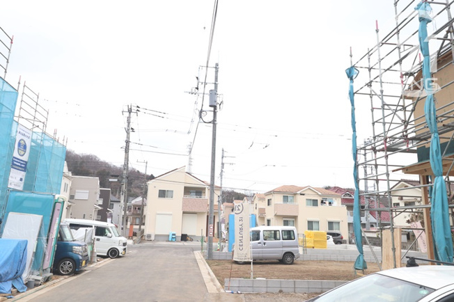 【前面道路含む現地写真】 | リーブルガーデン　あきる野市伊奈　新築　全15棟　14号棟 | 前面道路含む現地写真です