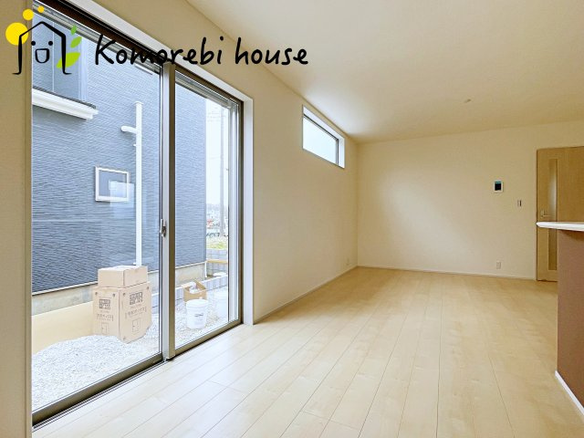 伊奈町中央　新築一戸建て　リーブルガーデン　02の居間・リビング|ゆったりとした居間です