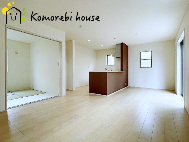 伊奈町中央　新築一戸建て　リーブルガーデン　02の居間・リビング|こちらの居間で趣味の時間をお楽しみください