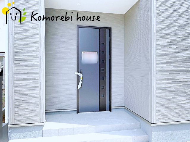 伊奈町中央　新築一戸建て　リーブルガーデン　02の玄関|落ち着いた玄関です