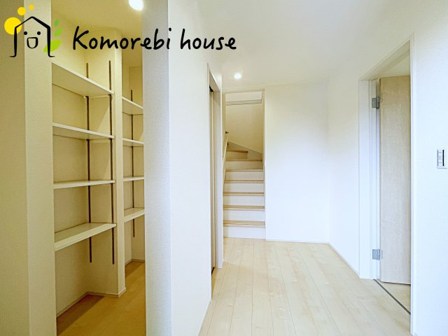 伊奈町中央　新築一戸建て　リーブルガーデン　02の玄関|落ち着いた玄関です