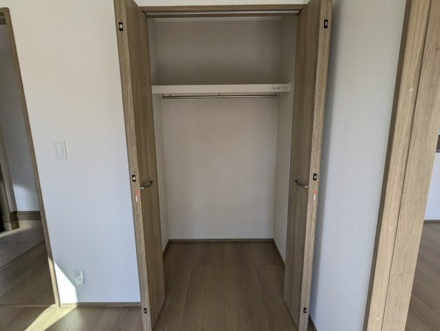 大塚町1905番の収納|クローゼットには、季節ものの家電や掃除機などがすっきり収納できます