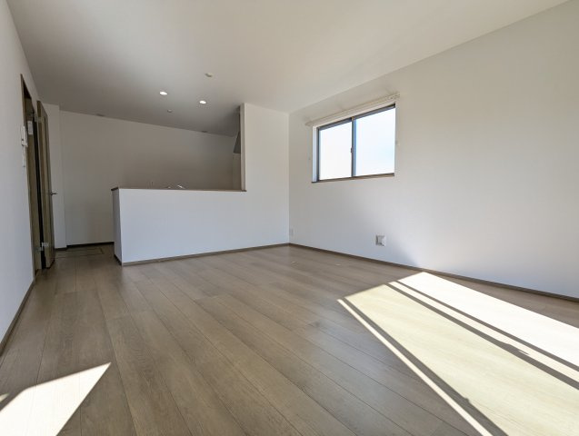 大塚町1905番の洋室|１日の長い時間を過ごすリビング自然と家族が集まる空間！家族団らんの時間を優しく見守るリビング～♪♪