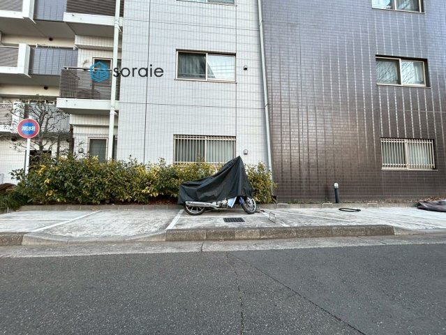 レーベンリヴァーレ入間オフィールの駐輪場|令和8年1月27日撮影。