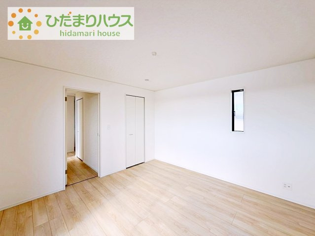 【寝室】 | つくば市森の里第6　新築戸建 | 広めの主寝室は、ベッドの他にもパソコンデスクやドレッサーなども置けちゃいます(*^-^*)
