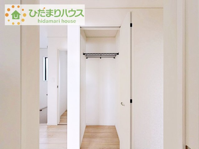 【収納】 | つくば市森の里第6　新築戸建 | 便利な廊下収納があるので掃除機や買いだめする洗面所用品はもちろん、箱買いしたペットボトルまでしまえます(^^)
