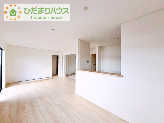 【居間・リビング】 | つくば市森の里第6　新築戸建 | お子様が元気に遊べる広々としたリビングです！