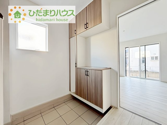 【玄関】 | 守谷市美園2丁目第1期　新築戸建 | 使い勝手の良い大きなシューズボックス☆乱雑になりがちな玄関をスッキリ見せてくれます！
