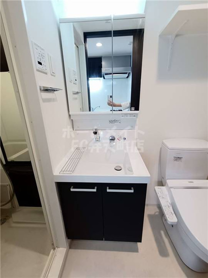 【洗面所】 | エステムコート阿波座プレミアム | 明るい洗面所です