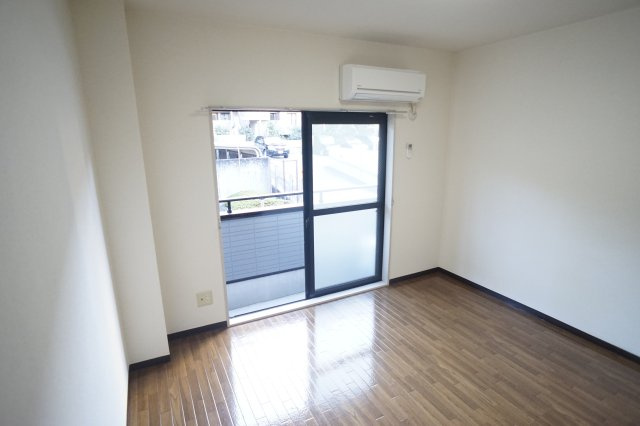 パーシモン東生駒の居間・リビング