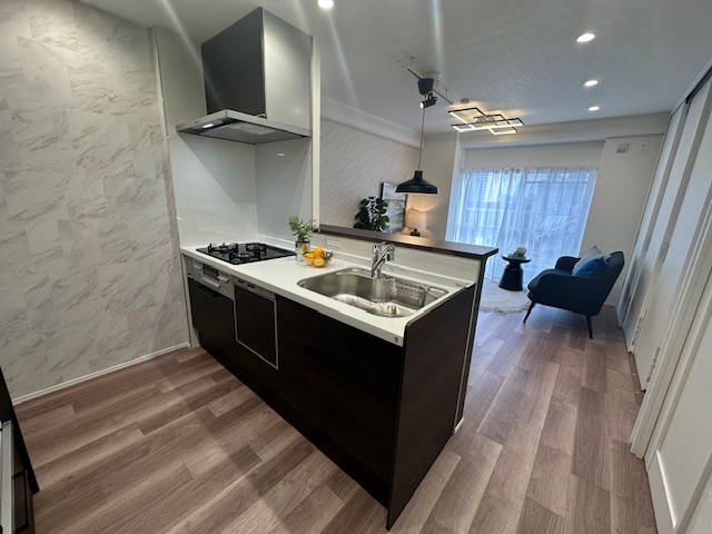 【キッチン】 | 近鉄淀川リバーサイドマンション | キッチンのスペースが広く、家事のストレスも軽減！お子様や夫婦一緒に楽しくお料理ができそうです。