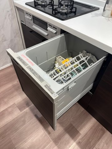 【キッチン】 | 近鉄淀川リバーサイドマンション | 使いやすいビルトイン食洗機付きで、食後の洗い物はおまかせ！食後の時間にゆとりが生まれます。