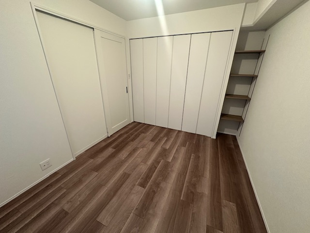 【洋室】 | 近鉄淀川リバーサイドマンション | 開いた際にデッドスペースの生まれない引き戸の居室ドアを採用した、約5.5帖洋室！隅々まで住空間を活用できます。