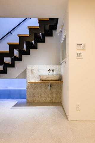 世田谷区世田谷　完成デザイナーズ住宅B号棟のキッチン