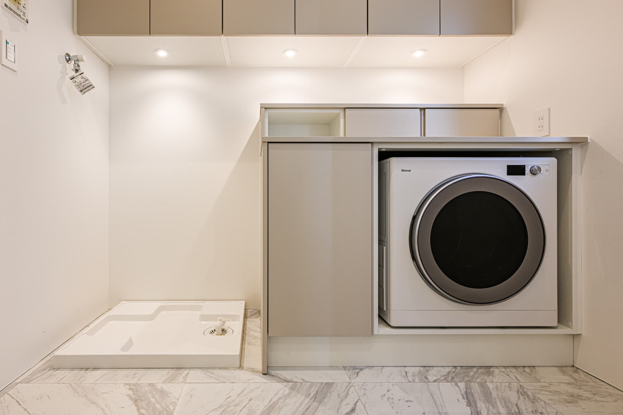 世田谷区世田谷　完成デザイナーズ住宅B号棟の独立洗面台