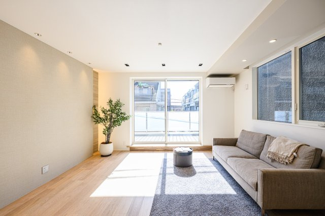 世田谷区世田谷　完成デザイナーズ住宅B号棟の外観