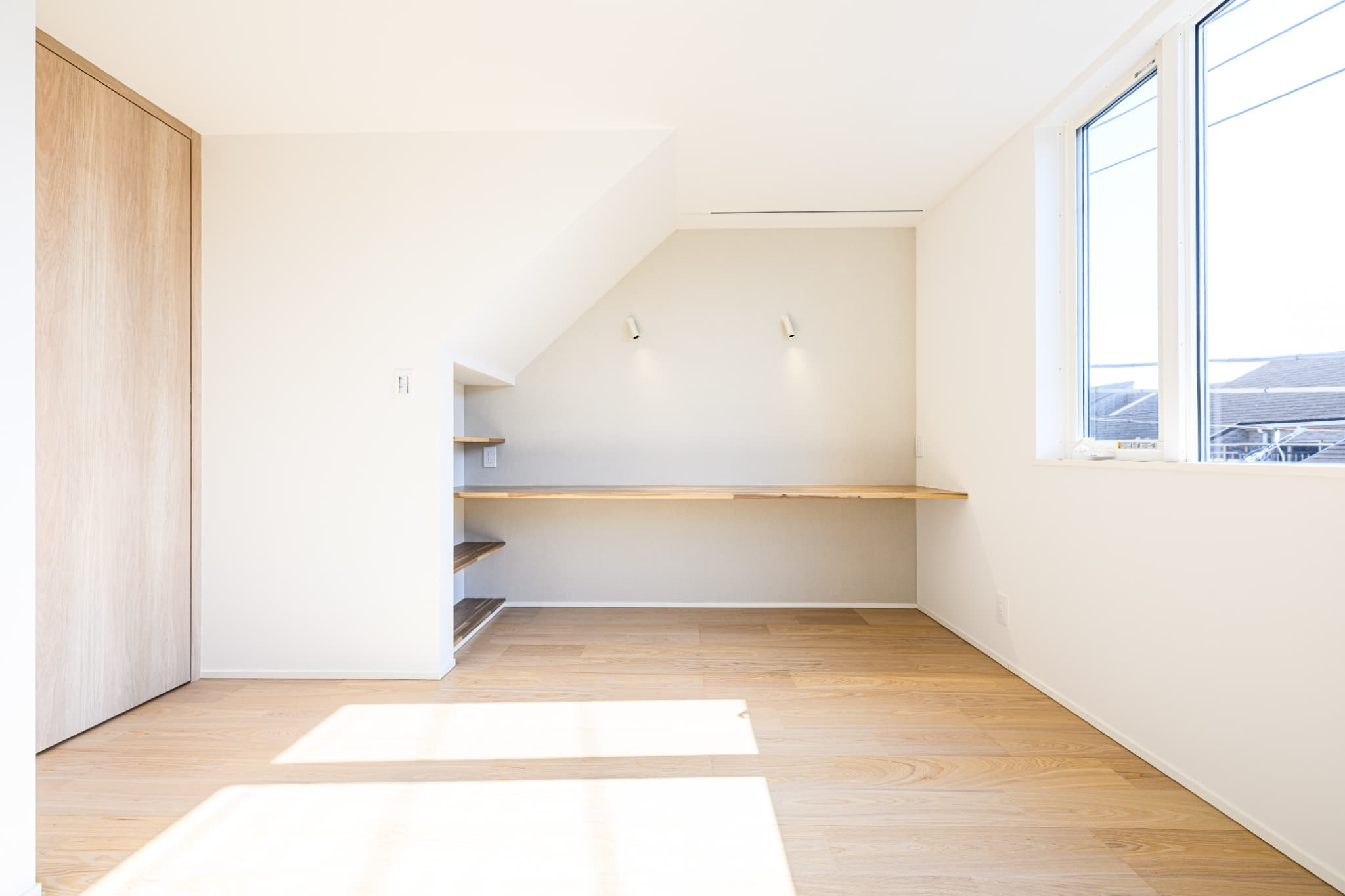 世田谷区世田谷　完成デザイナーズ住宅B号棟の洋室