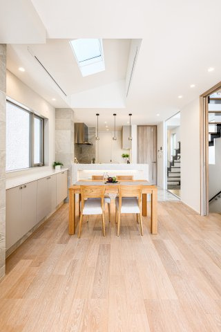 世田谷区世田谷　完成デザイナーズ住宅B号棟の居間・リビング