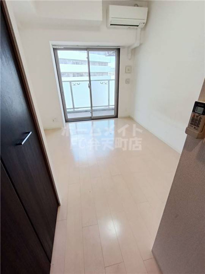 【居間・リビング】 | エステムコート阿波座プレミアム | こちらのリビングで趣味の時間をお楽しみください