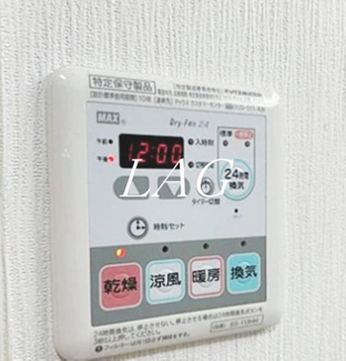 【内装】 | 亀十レジデンス | 浴室乾燥機パネルです。