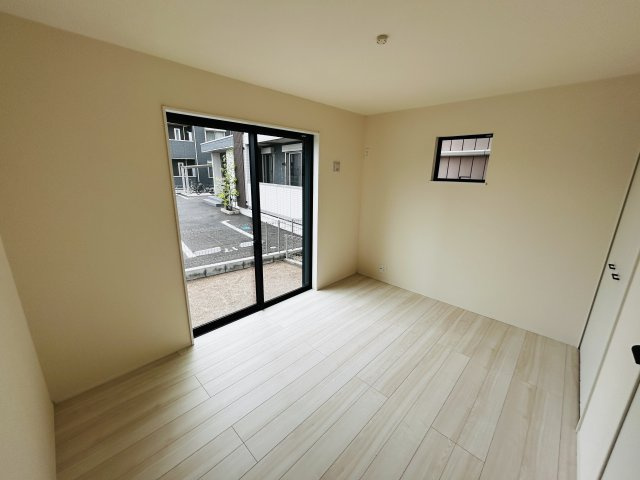 新築　高崎市上和田町1期　LIGNAGE　1号棟　の洋室|現地写真　1階の洋室は応接間としてもちょうどいいですね♪
